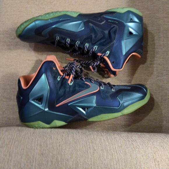 Nike Lebron 11 Akron vs Miami Shoe Men's US SIZE 10.5 - Picture 4 of 10